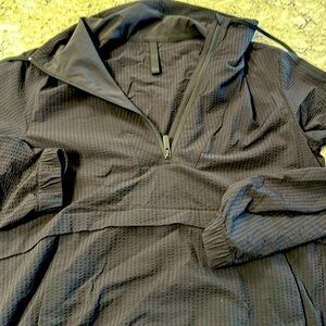 Textured black lululemon windbreaker half zip